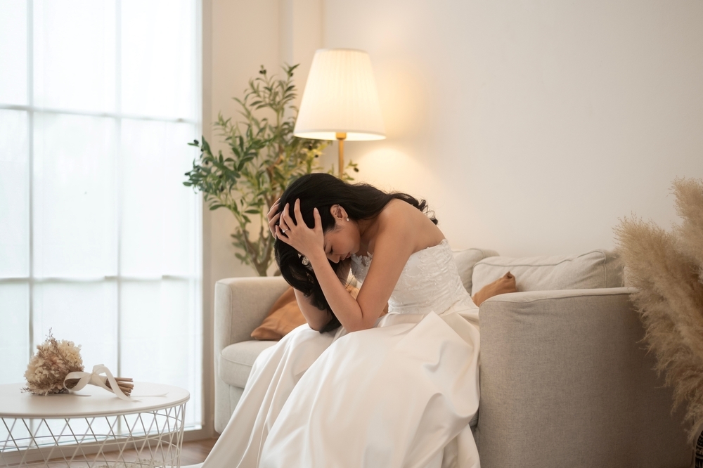 How to reduce the appearance of acne scars on the back while wearing dresses and effective treatments